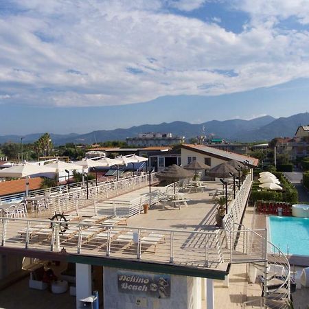 Hotel Delfino Marina Di Carrara Buitenkant foto