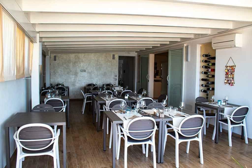 Hotel Delfino Marina Di Carrara Buitenkant foto