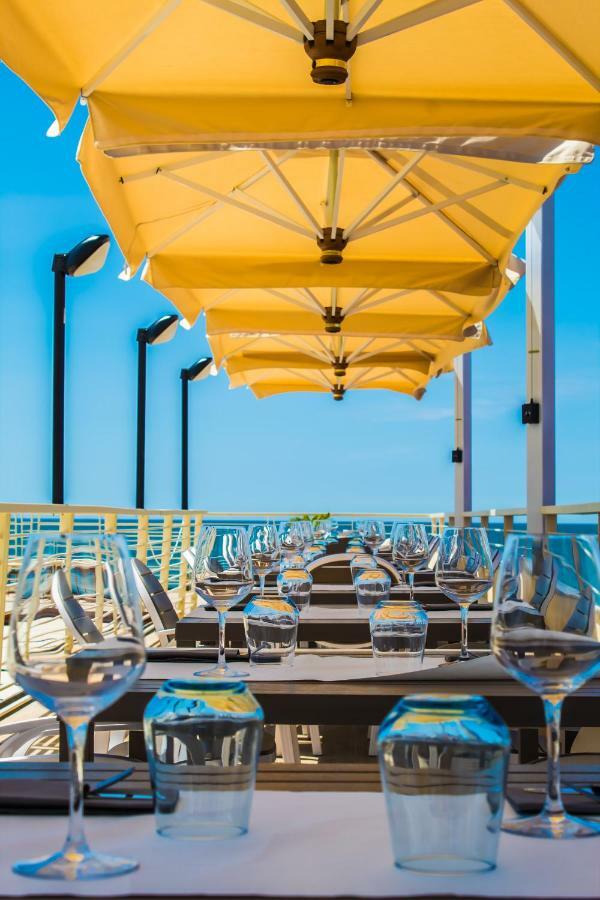 Hotel Delfino Marina Di Carrara Buitenkant foto