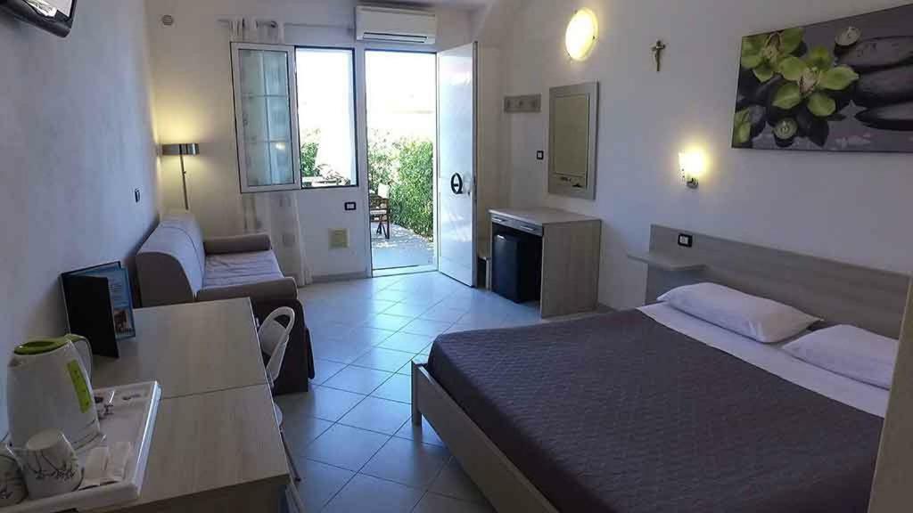 Hotel Delfino Marina Di Carrara Buitenkant foto
