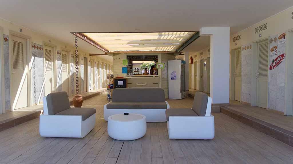 Hotel Delfino Marina Di Carrara Buitenkant foto
